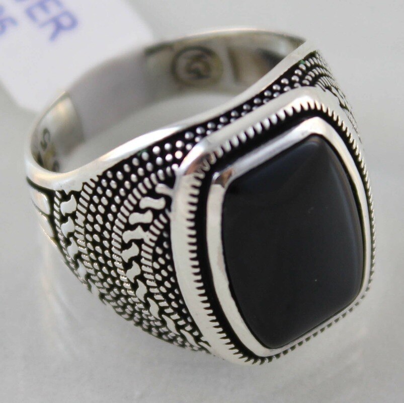 Retro Pattern Black Faced Zircon Ring Sidwview